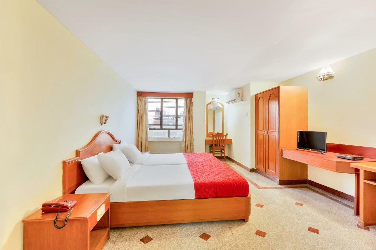 Oyo 10534 Hotel Kanishka Бенґалуру Екстер'єр фото